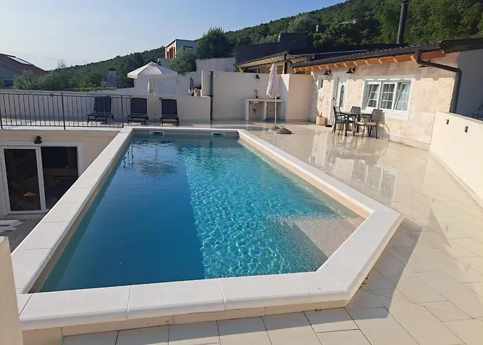 Universe شقة دْغاماي